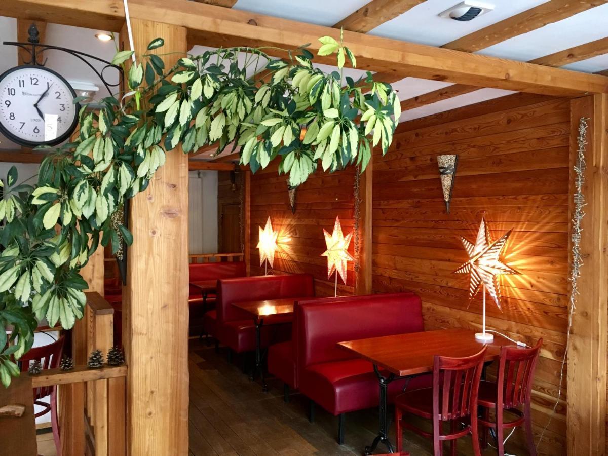 Hotel Restaurant Le Chamois Ancelle Exterior photo